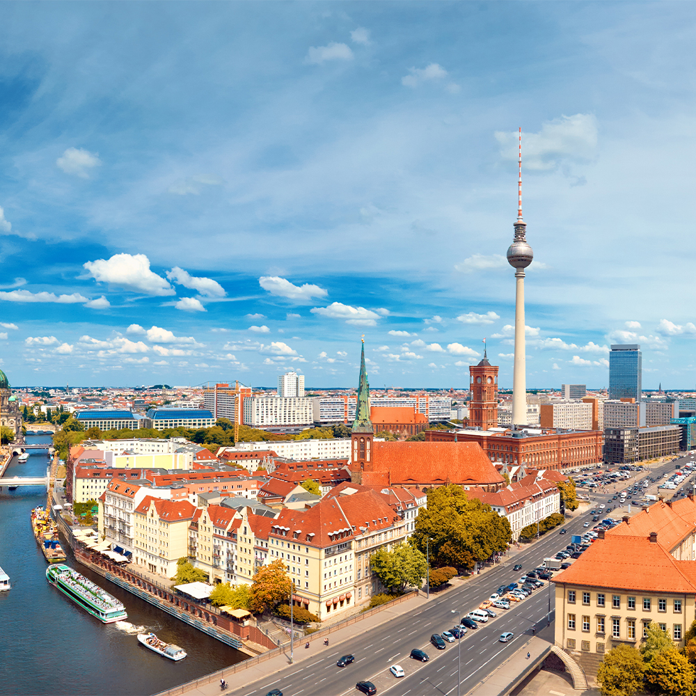 Hero-Hintergrundbild: Ein Foto von Berlin für die Seite der Leistungen auf der Webseite von BWORX Connect.